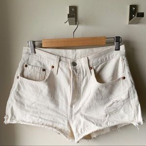 Levi’s 501® off-white Shorts - size 28